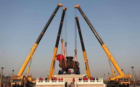 大型設備吊裝起重隊在工作中要格外注意哪些事項？